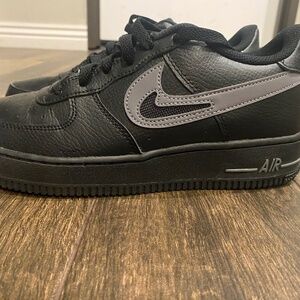 Black Nike Air Force 1 youth size 7